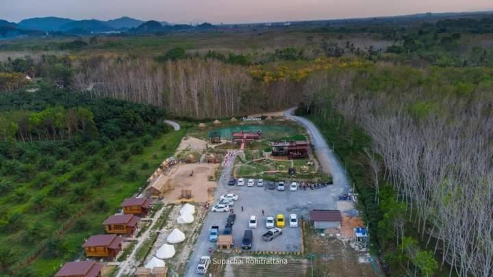 ไร่นาบัวหลวง คาเฟ่ & ฟาร์มสเตย์ Raina Bualuang Cafe & Farm Stay Ban Na No 외부 사진