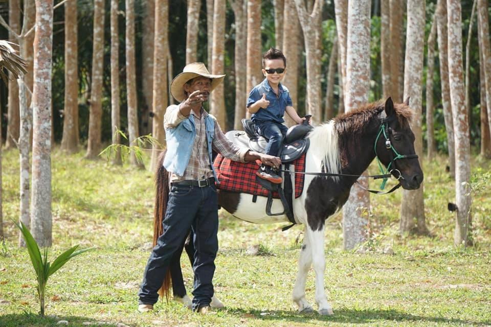 ไร่นาบัวหลวง คาเฟ่ & ฟาร์มสเตย์ Raina Bualuang Cafe & Farm Stay Ban Na No 외부 사진