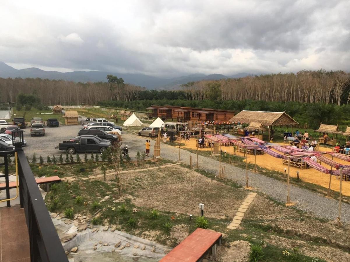 ไร่นาบัวหลวง คาเฟ่ & ฟาร์มสเตย์ Raina Bualuang Cafe & Farm Stay Ban Na No 외부 사진
