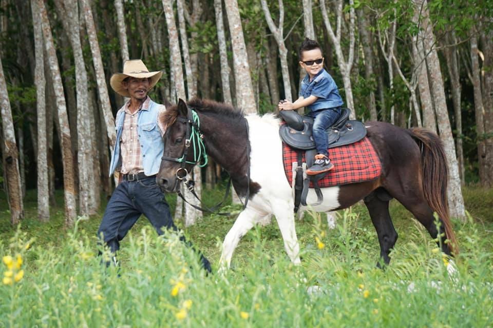 ไร่นาบัวหลวง คาเฟ่ & ฟาร์มสเตย์ Raina Bualuang Cafe & Farm Stay Ban Na No 외부 사진
