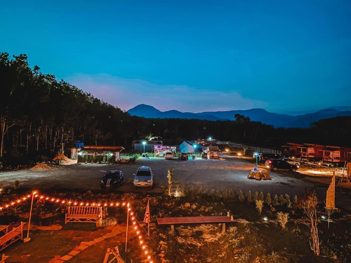 ไร่นาบัวหลวง คาเฟ่ & ฟาร์มสเตย์ Raina Bualuang Cafe & Farm Stay Ban Na No 외부 사진