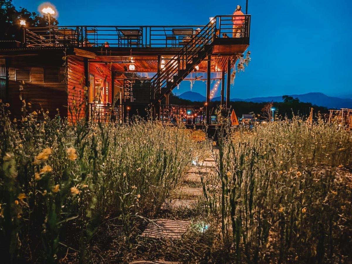 ไร่นาบัวหลวง คาเฟ่ & ฟาร์มสเตย์ Raina Bualuang Cafe & Farm Stay Ban Na No 외부 사진