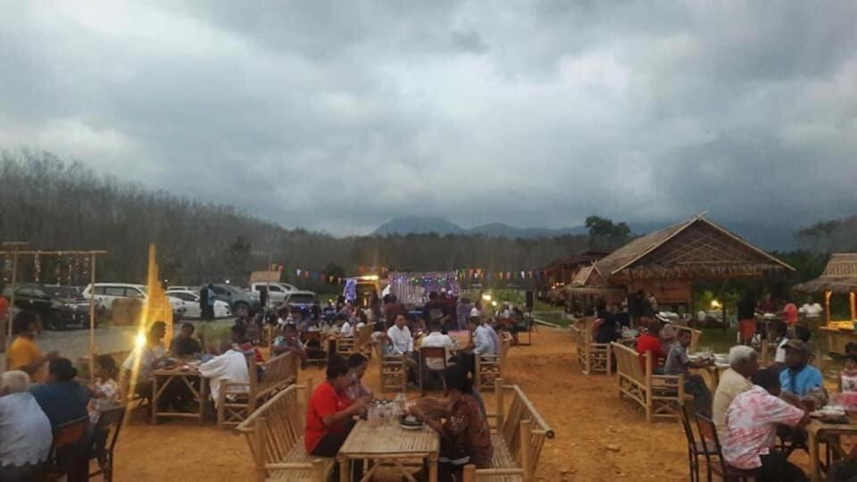 ไร่นาบัวหลวง คาเฟ่ & ฟาร์มสเตย์ Raina Bualuang Cafe & Farm Stay Ban Na No 외부 사진
