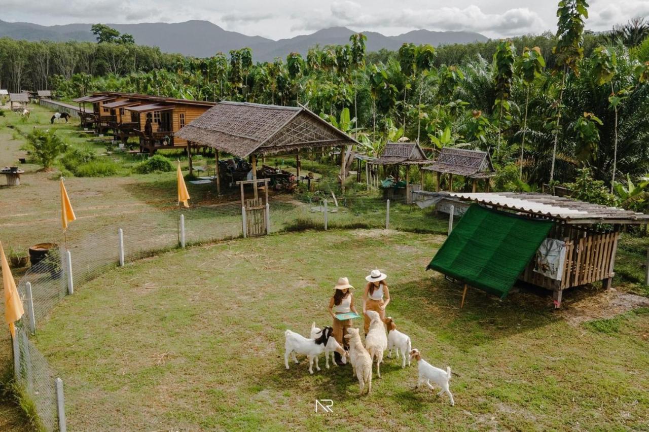 ไร่นาบัวหลวง คาเฟ่ & ฟาร์มสเตย์ Raina Bualuang Cafe & Farm Stay Ban Na No 외부 사진