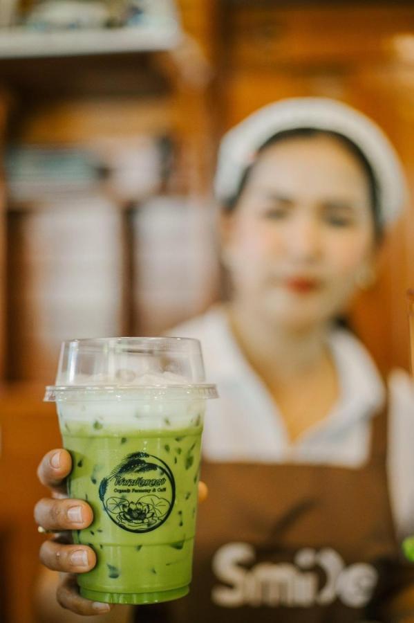 ไร่นาบัวหลวง คาเฟ่ & ฟาร์มสเตย์ Raina Bualuang Cafe & Farm Stay Ban Na No 외부 사진