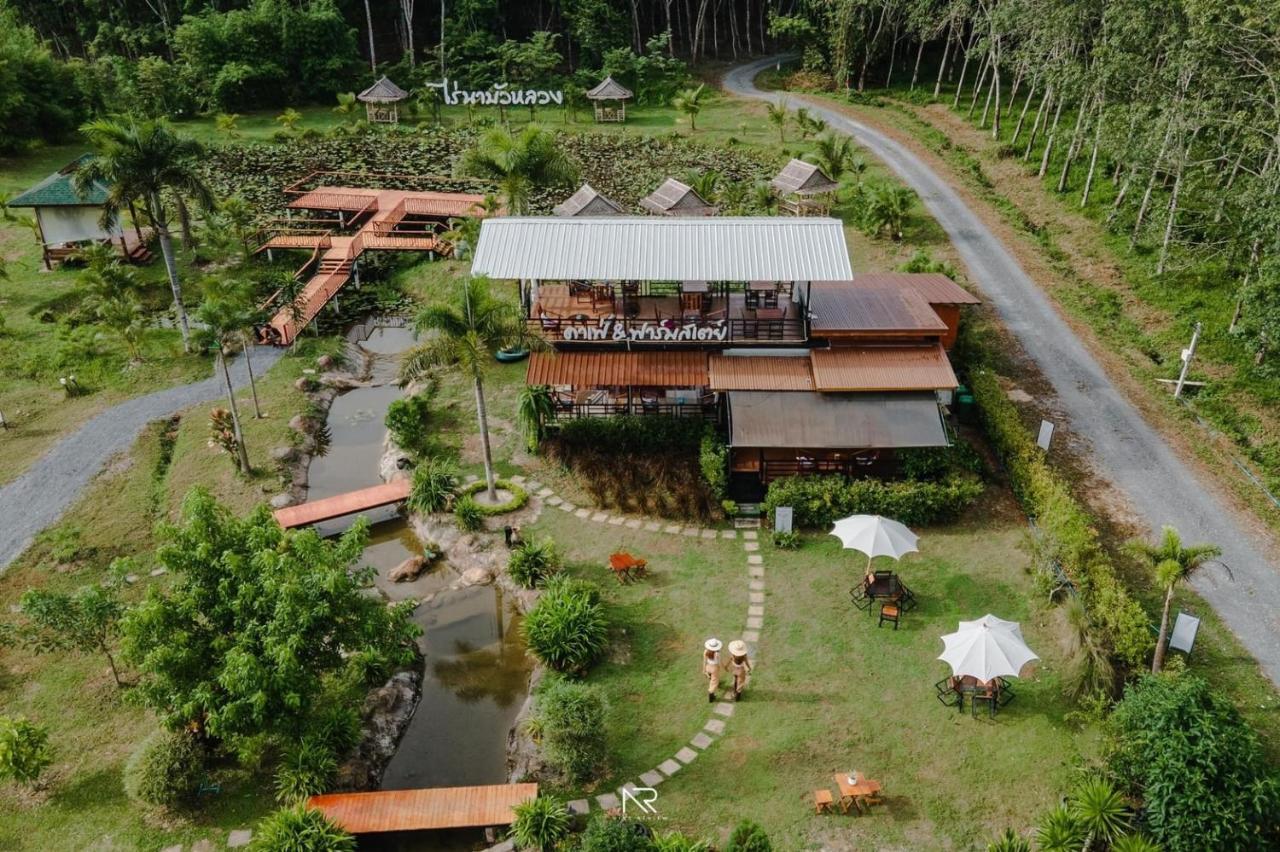 ไร่นาบัวหลวง คาเฟ่ & ฟาร์มสเตย์ Raina Bualuang Cafe & Farm Stay Ban Na No 외부 사진